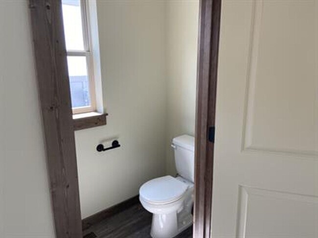 Building Photo - Spacious and Nicely Finished Townhome in Bozeman