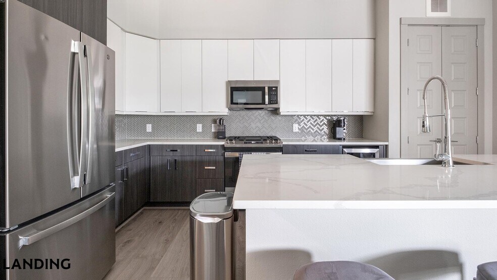 Building Photo - 401 W 25th St