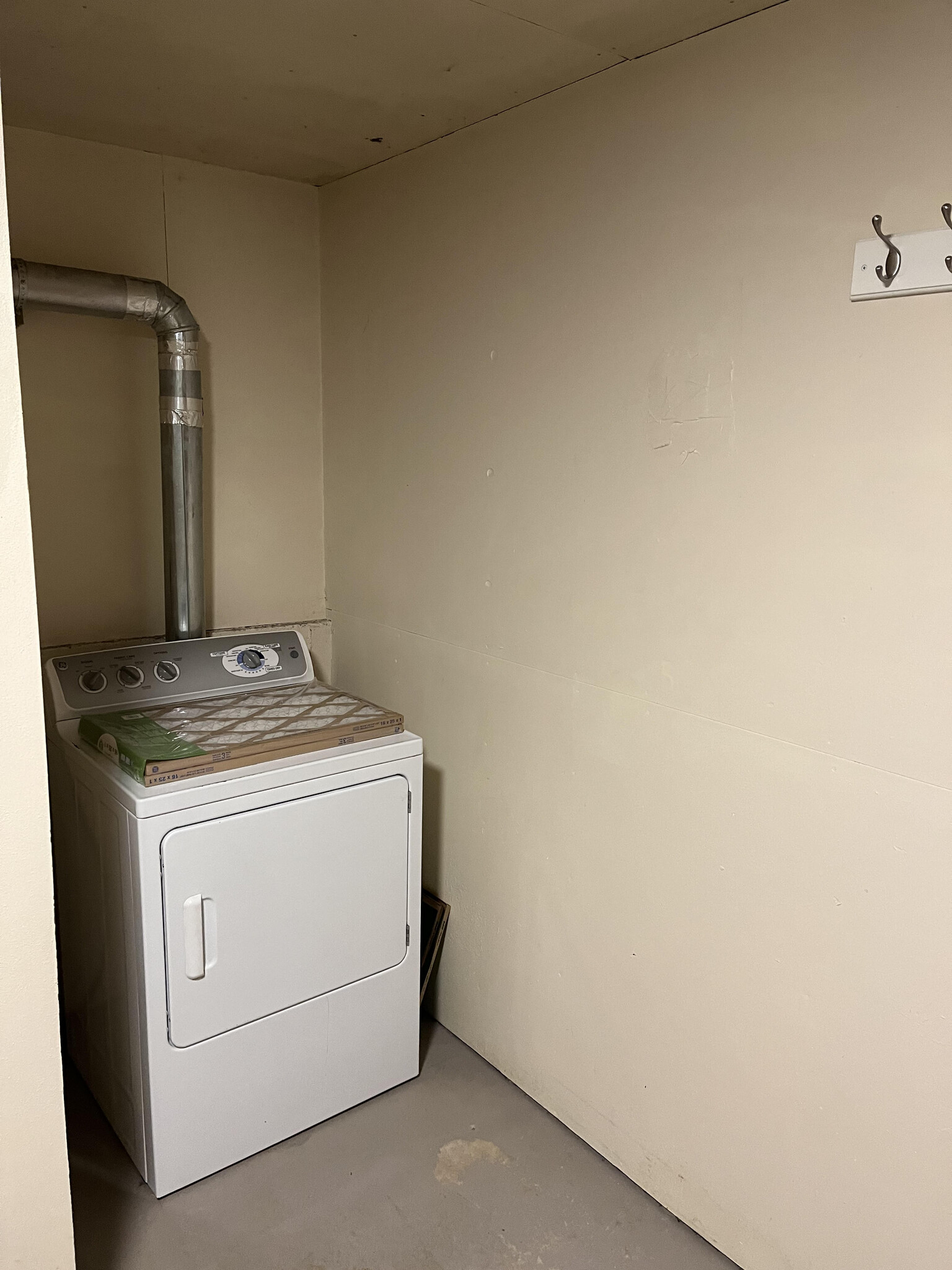 Laundry Dryer - 3001 Ashford Ln