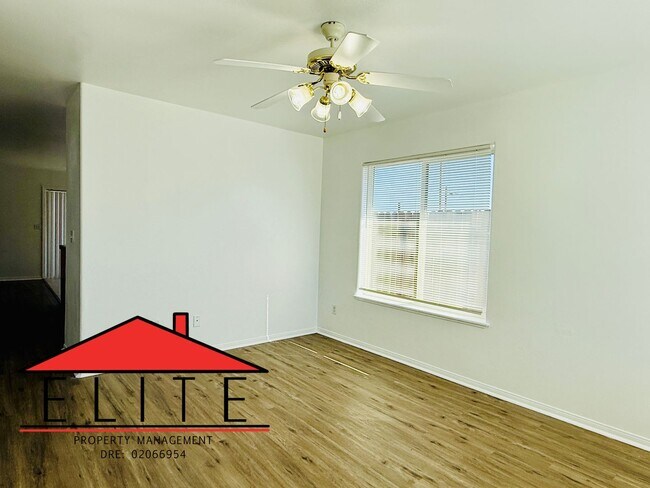 Building Photo - AVAILABLE NOW!!!