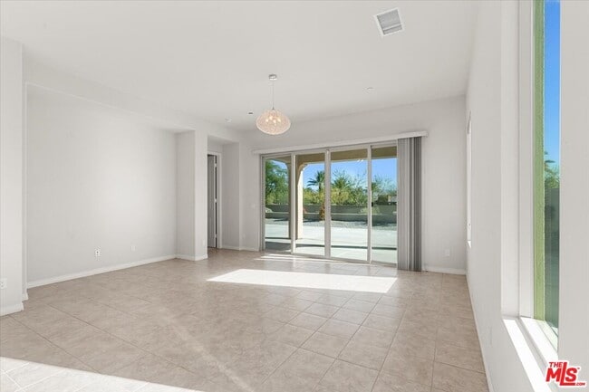 Building Photo - 69 Syrah