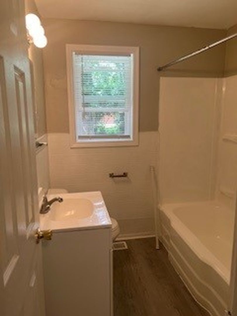 Building Photo - 3 Bedroom Home located on Indy's eastside
