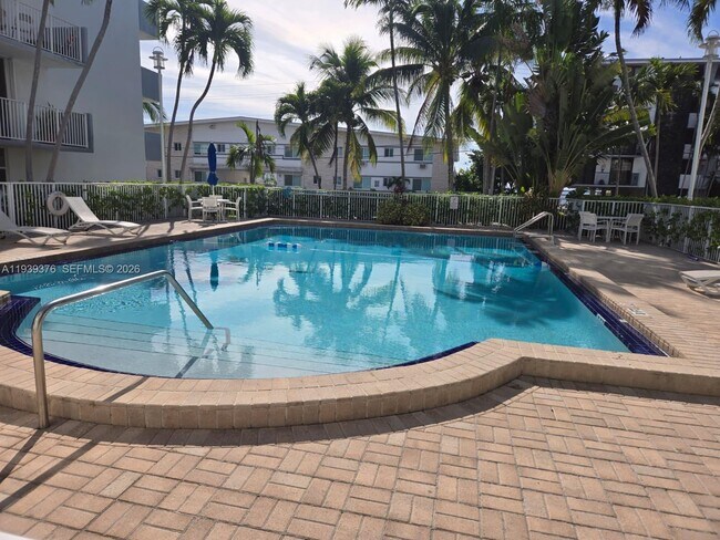 Building Photo - 1801 S Treasure Dr