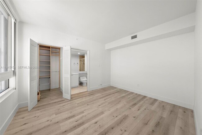 Building Photo - 789 Crandon Blvd