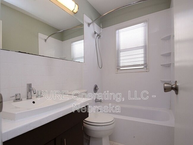 Building Photo - 4921 Bancroft St