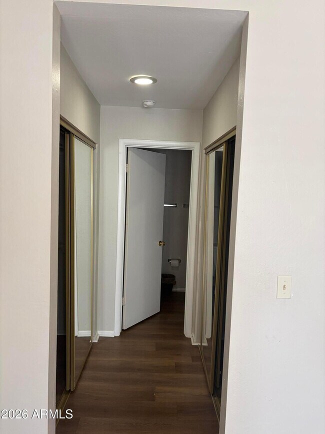 Building Photo - 930 N Mesa Dr