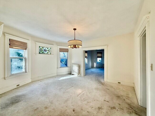 Building Photo - 44 Gray St