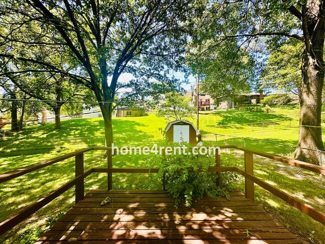Building Photo - Updated Kitchen w/ Granite Counters, Subway Tile, SS Appliances