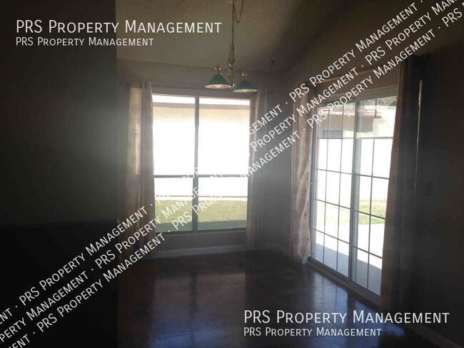 Building Photo - 1623 N Comanche Dr