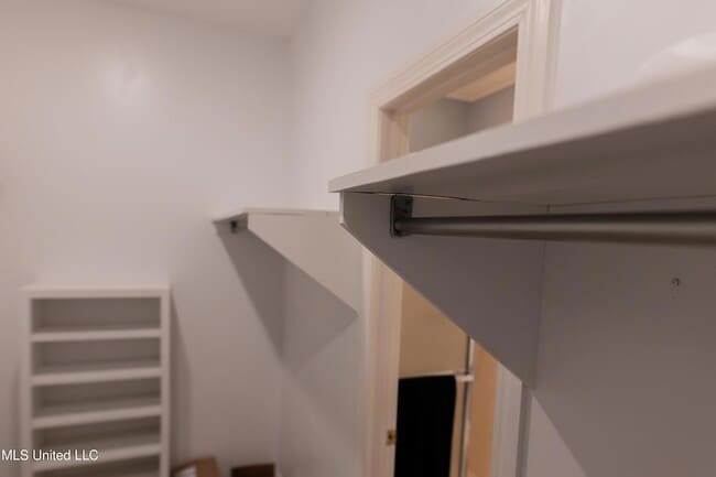 Building Photo - 110 Little John Ln