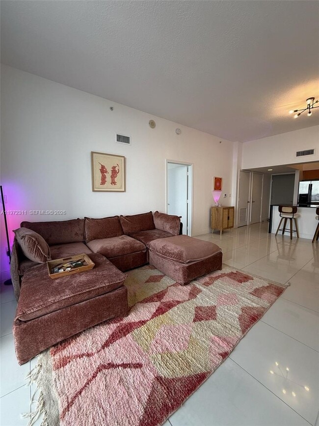 Building Photo - 1750 N Bayshore Dr