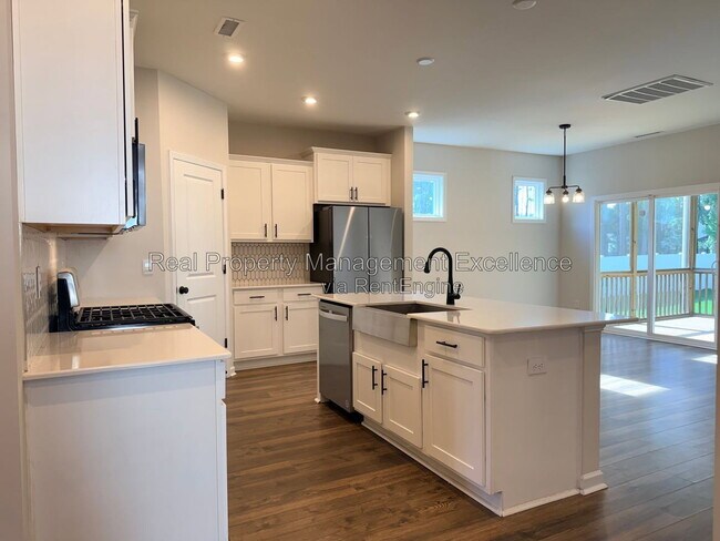 Building Photo - 101 Brody Pne Wy