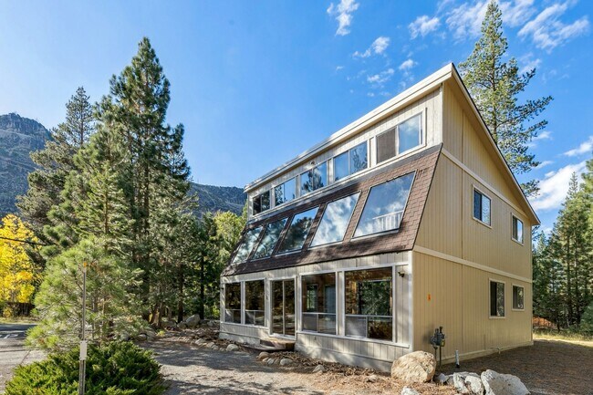 Building Photo - 993 Woodchuck Ct