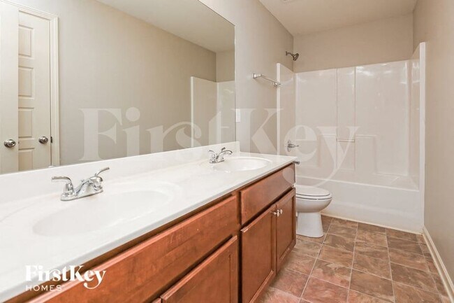 Building Photo - 835 Sassafras Ln
