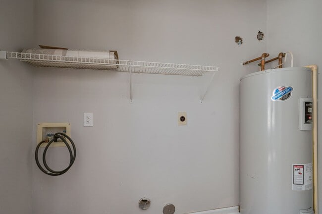 Building Photo - 1st Floor Primary Bedroom - Kiln Creek