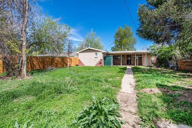 Building Photo - Beautifully remodelled 4 Bedroom home - Sh...