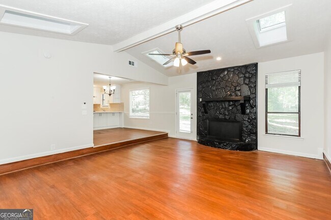 Building Photo - 115 Poplar Wy