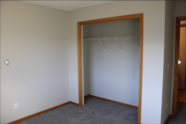 Building Photo - 451 Meadow Ln
