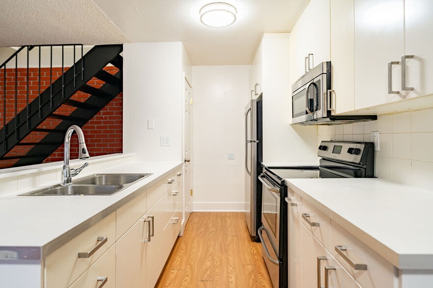 Building Photo - 2209 Peppertree Way