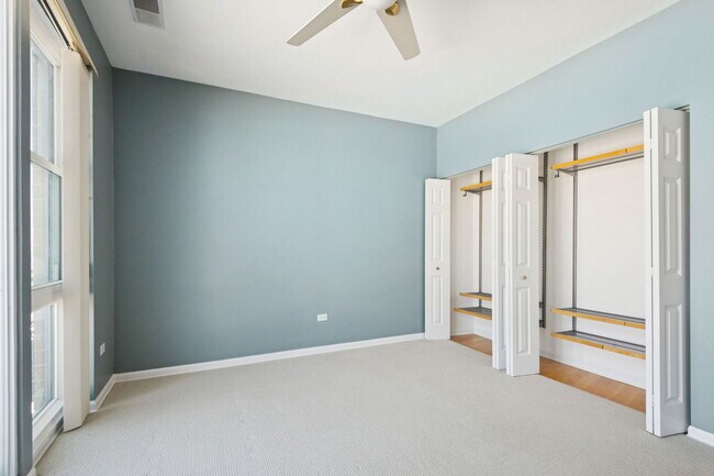 Building Photo - 7748 N Sheridan Rd