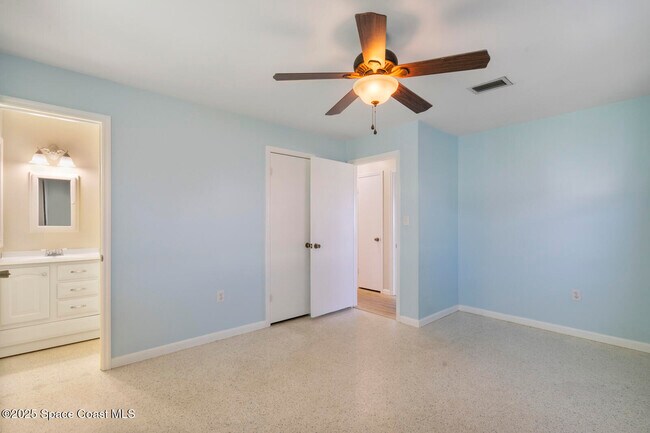 Building Photo - 219 Narvaez Dr