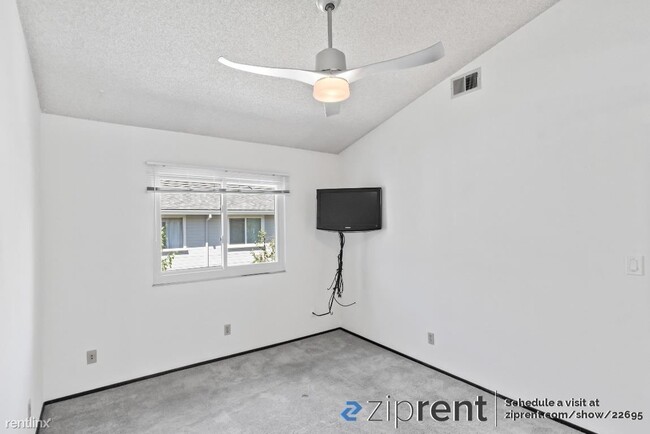 Building Photo - 2 br, 2 bath Condo - 516 Shadowgraph Drive...