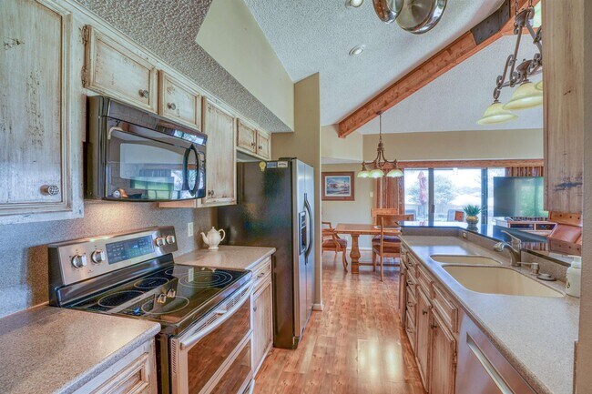 Building Photo - 1406 Broken Hills Dr