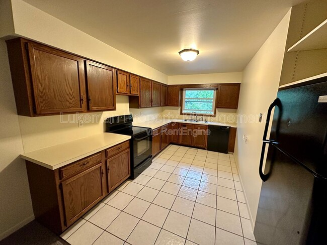 Building Photo - 9325 S Westnedge Ave