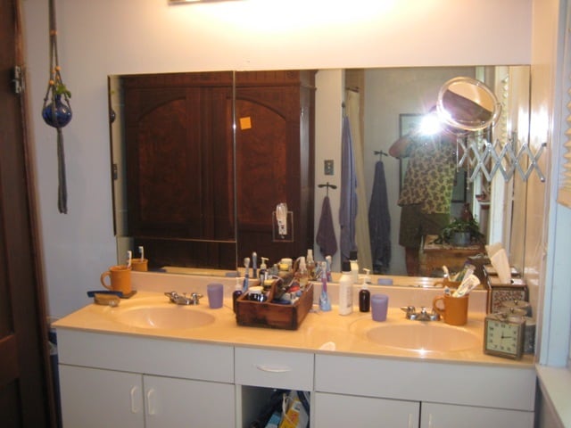 double sink bathroom - 416 Noble St