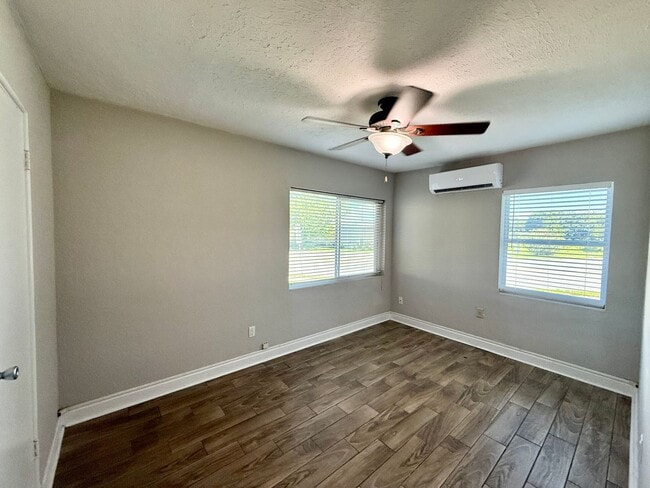 Building Photo - ADORABLE 2 BED WINTER PARK RENTAL HOME