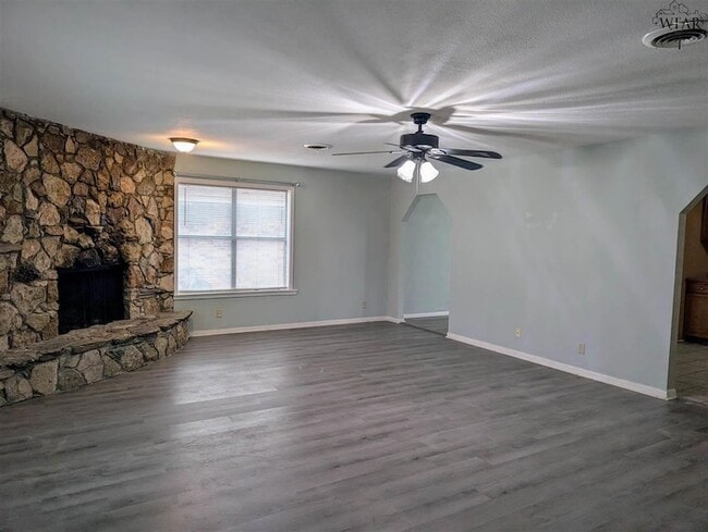 Building Photo - 2805 S Bandera Dr