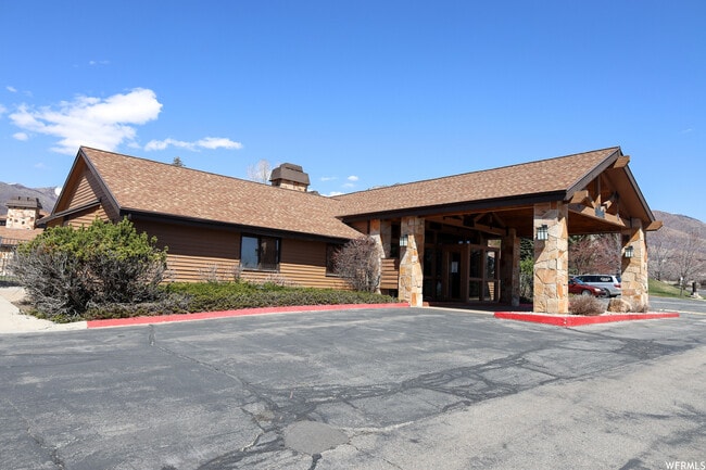 Building Photo - 3615 N Wolf Ldg Dr