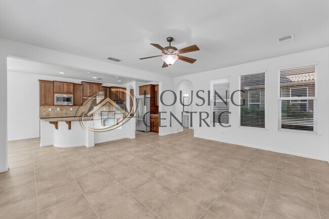 Building Photo - Beautiful Executive Home w/ Pool on 1/2 Ac...