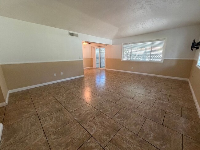 Building Photo - 1133 Willow Tree Dr