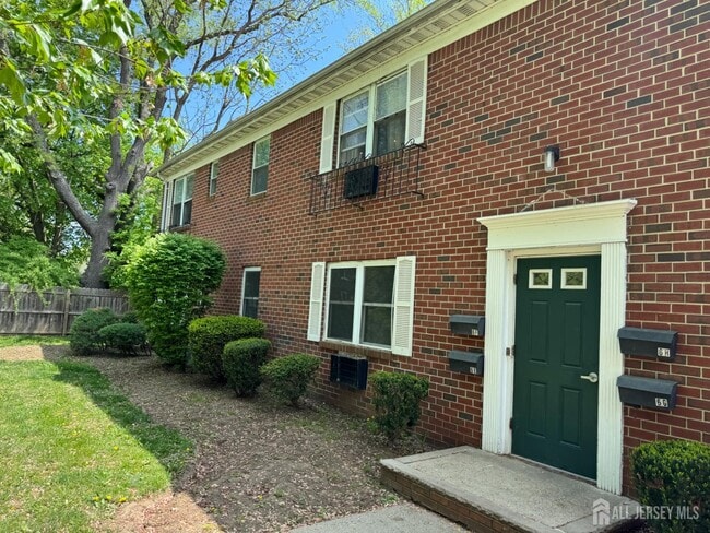 Building Photo - 289 Main St