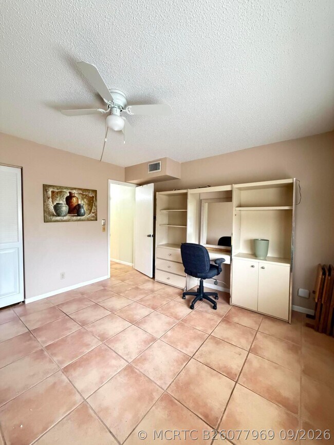 Building Photo - 2101 Lucaya Bend