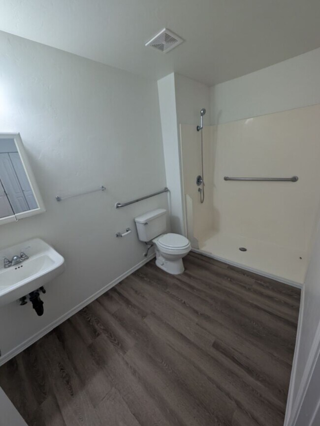 Building Photo - 2642 N Los Altos Ave
