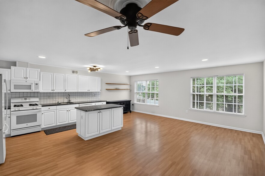 Building Photo - 574 Beachway Ave
