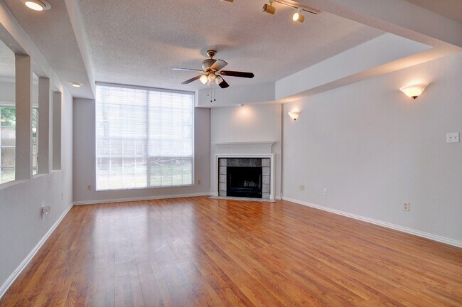 Building Photo - 2501 Country Creek Ln