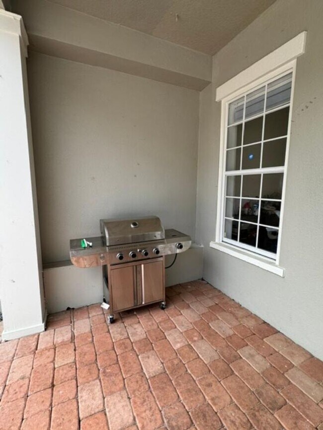 Building Photo - 4 Bedroom fully renovated Townhome in the Main Village of Celebration