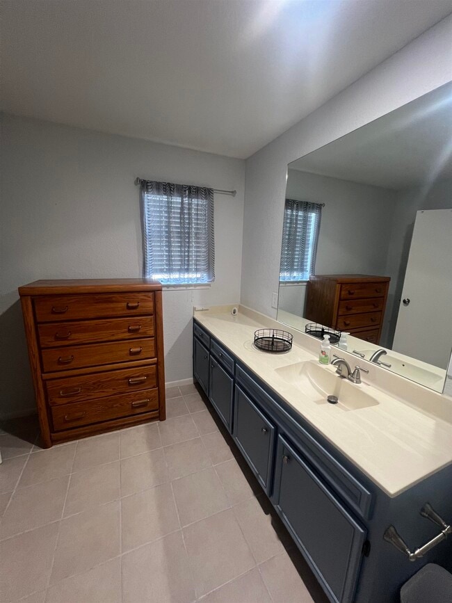 Building Photo - 307 Crestview