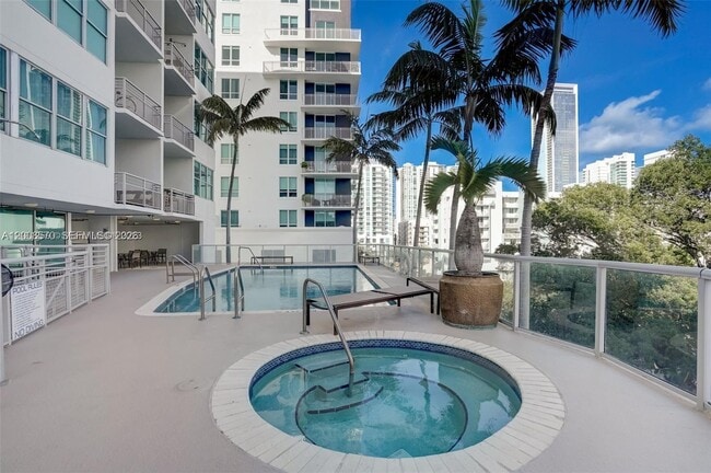 Building Photo - 2200 NE 4th Ave