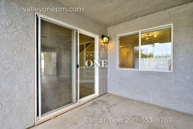 Building Photo - Rare vacancy opportunity in Turlock's finest and most desirable townhome complex!