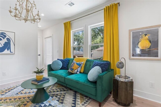 Building Photo - 724 Charles Allen Dr NE