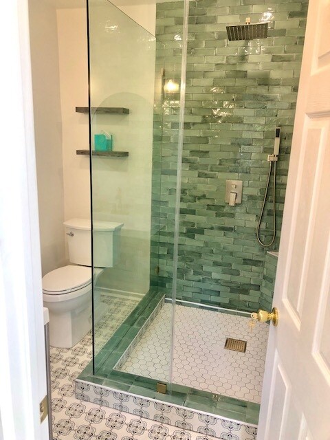 Pamper yourself in new shower - 3754 Ashwood Ave