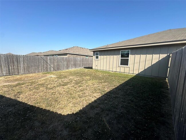 Building Photo - 3102 B Stonewall Dr