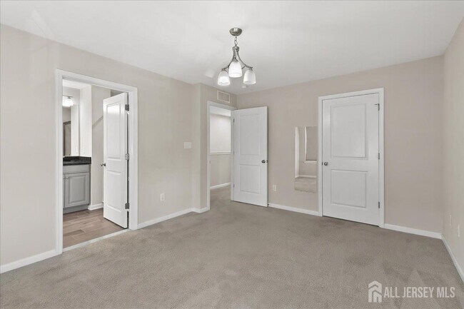 Building Photo - 905 Chalmers Ln