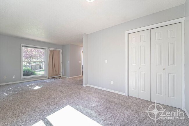 Building Photo - 2819 NE 54th St