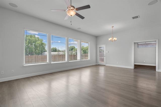 Building Photo - 1440 Lakeview Dr