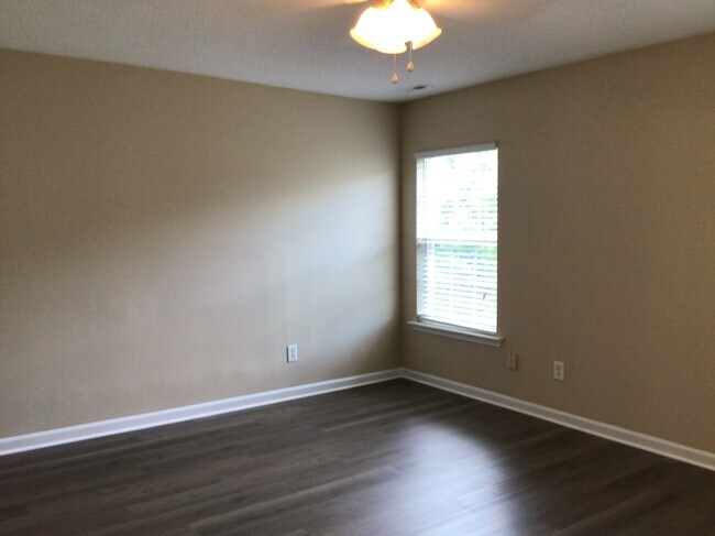 Building Photo - 3104 Olustee Dr